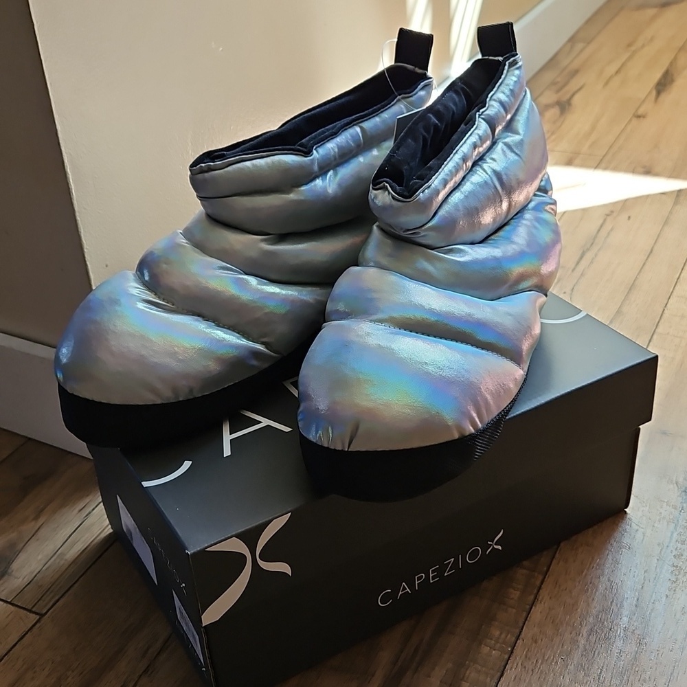 Capezio Metallic Puffer Quilted Slip-On Booties Size 9/10